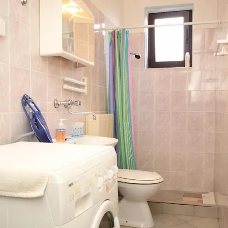 With A Parking Space - Pobri, - 7851 オパティヤ