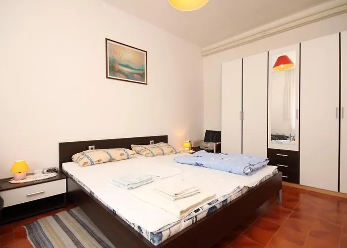 With A Parking Space - Pobri, - 7851 Appartement